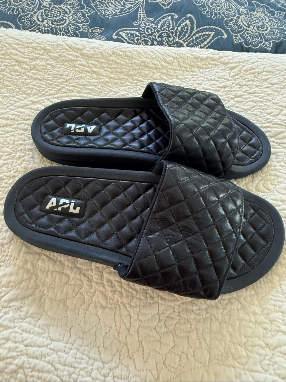 Brand New without Box APL Quilted Slide Sandals in Black size W9.5 / M8 US